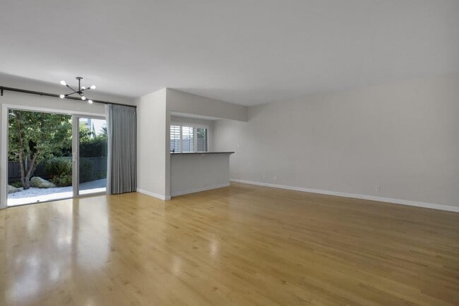Building Photo - 976 Pizarro Ln