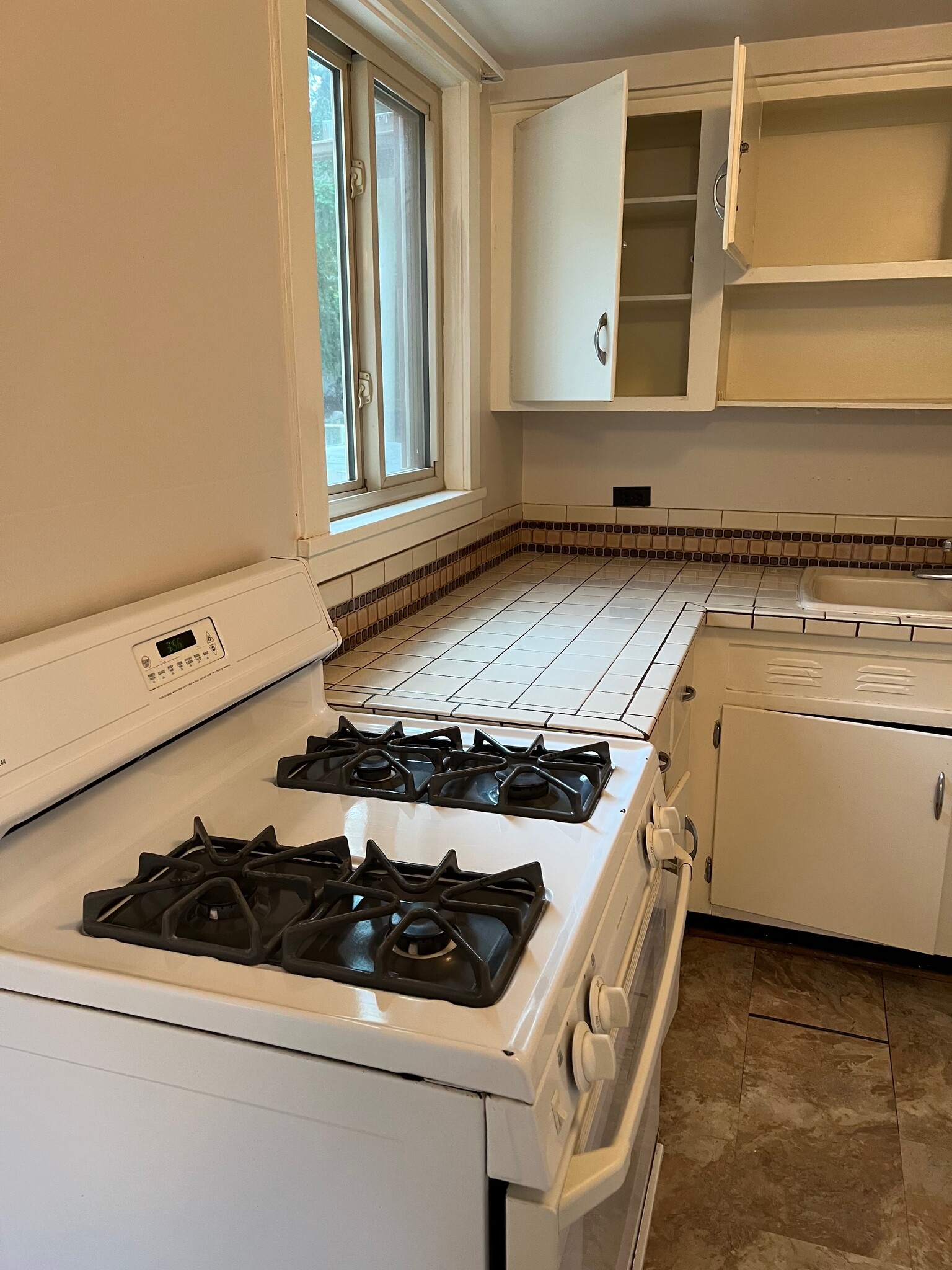 Kitchen - 3413 Urban St