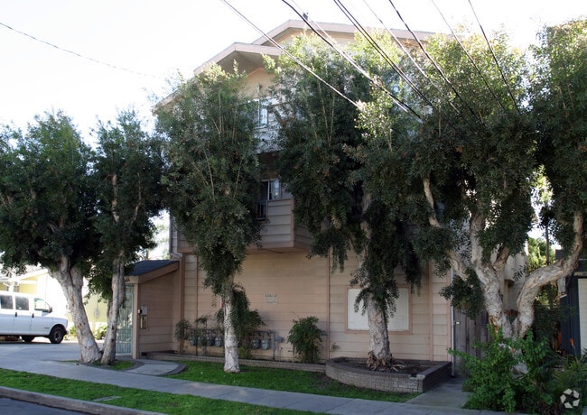Building Photo - 3022 E 15th St.