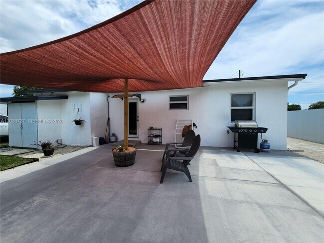 Building Photo - 721 NW 33rd Ave