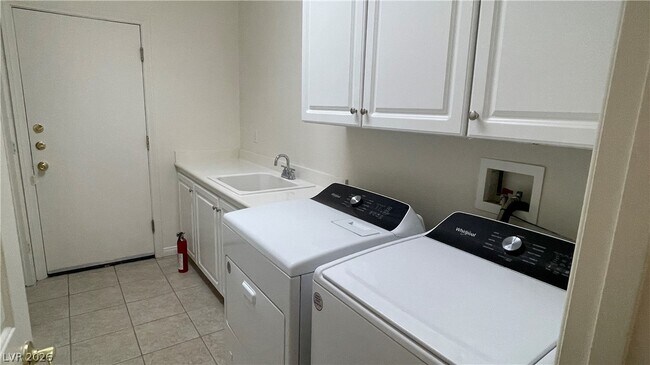 Building Photo - 3107 Lenoir St