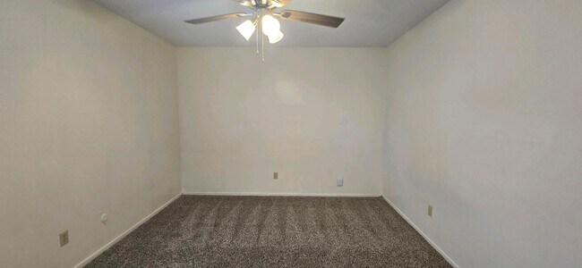 Building Photo - Coming Soon! Cozy 3 Bedroom Unit!