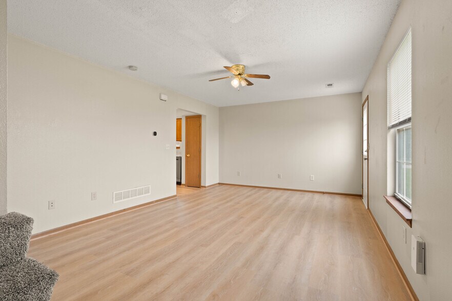Building Photo - 4403 E 139th St