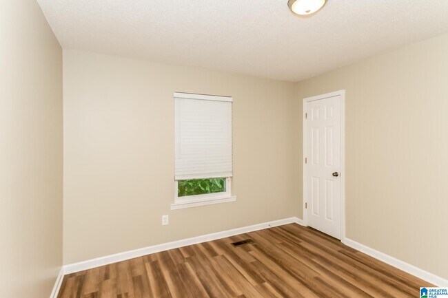 Building Photo - 720 Twin Ridge Dr