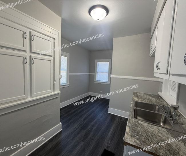 Building Photo - Newly Renovated 3 - Bedrooms • 1-Bathroom Home