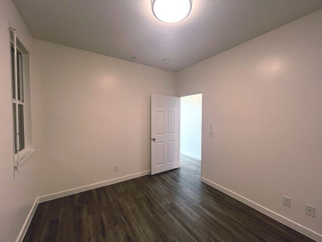 Building Photo - 1533 Franklin Ln