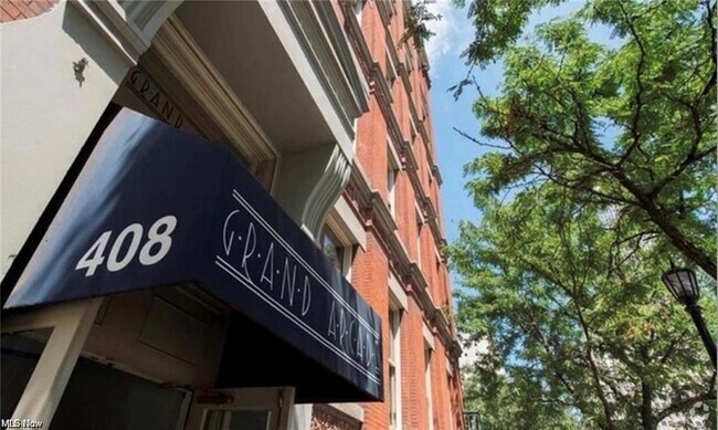 Building Photo - 408 W Saint Clair Ave