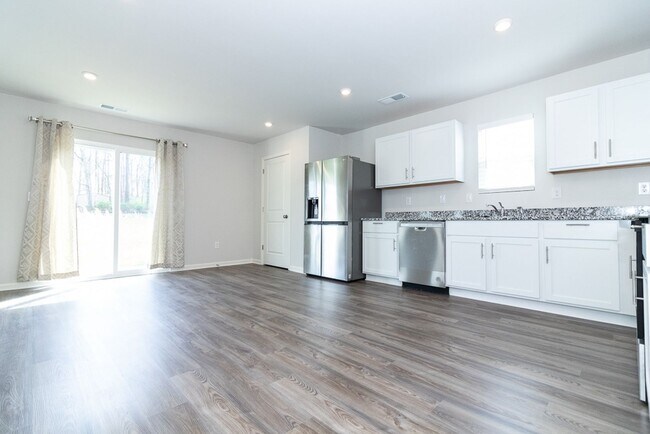 Building Photo - 104 Ashwood Ave