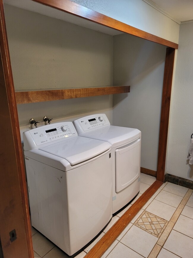 Building Photo - 18220 SW Pheasant Ln