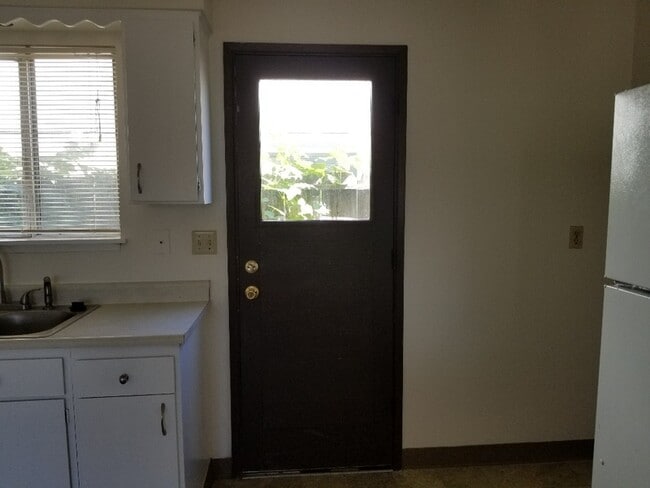 Building Photo - 1112 SW 5th St