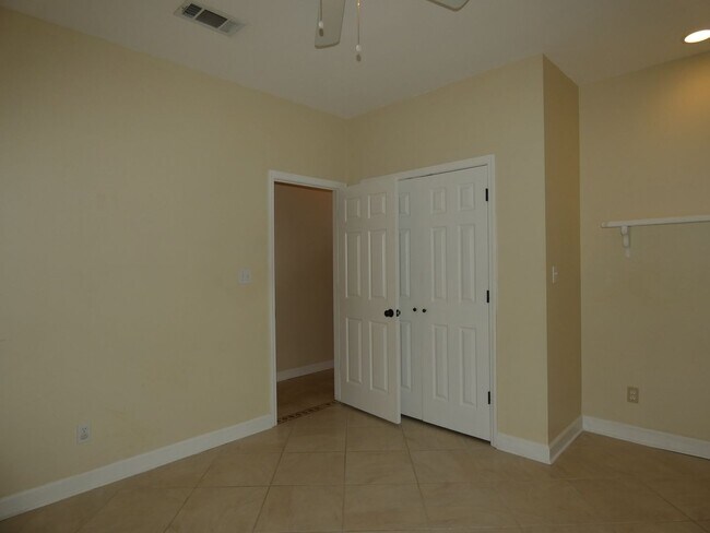 Building Photo - Spacious 4-Bedroom Pool Home