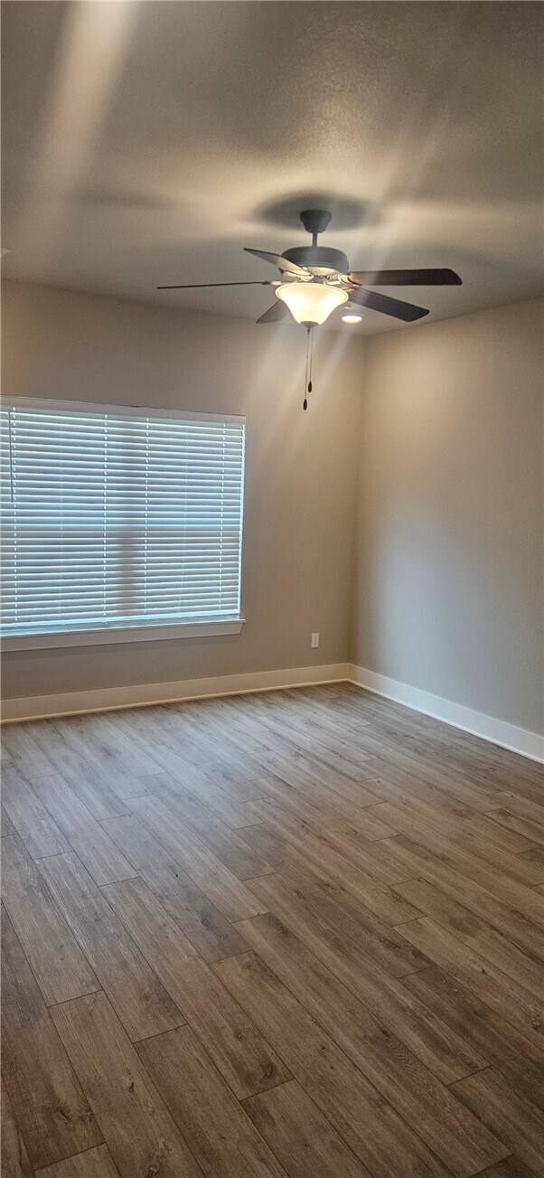 Building Photo - 310 W Kinniburgh Dr