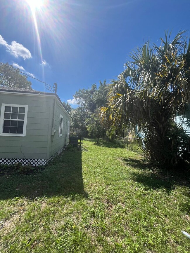 Building Photo - Nice home on corner lot!!