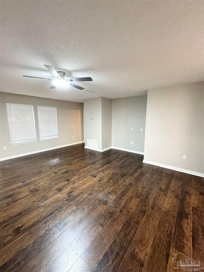 Building Photo - 5661 Fairview Dr