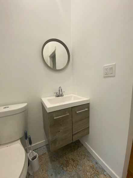 Building Photo - 4406 Lancaster Ave