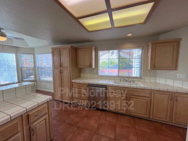 Building Photo - 3213 Hilton Head Dr