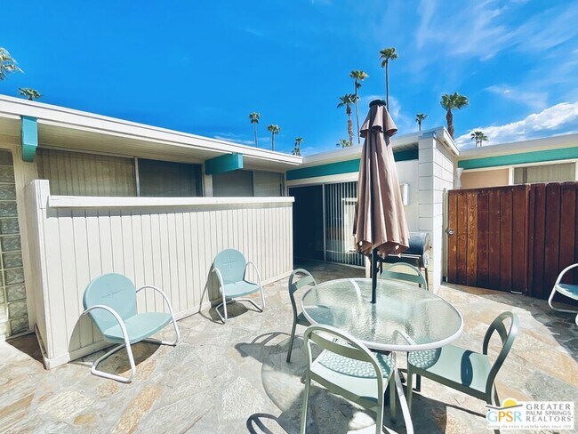 Building Photo - 1111 E Palm Canyon Dr