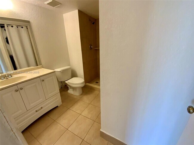 Building Photo - 417 Lakeview Dr