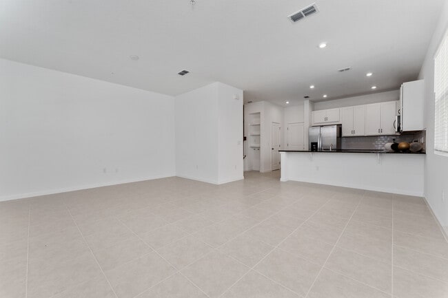 Building Photo - 9839 Walkway Dr