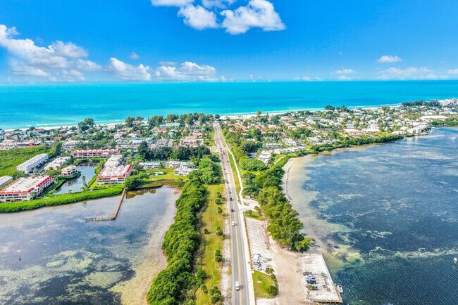 Building Photo - 3601 E Bay Dr