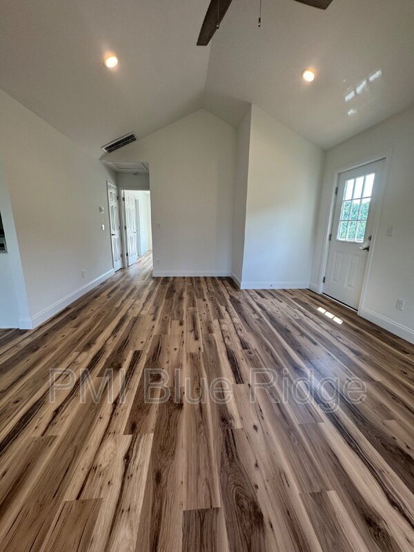 Building Photo - 380 Quinn Hill Ln