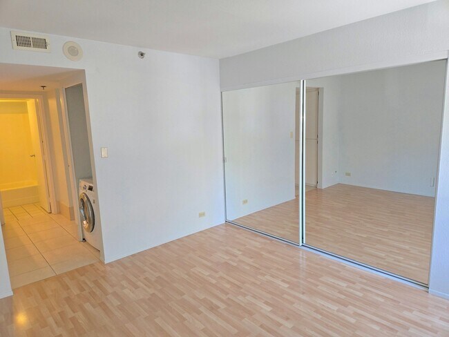 Building Photo - 1514 Seventh Avenue, Unit 205
