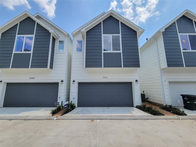 Building Photo - 1542 W Tidwell Rd