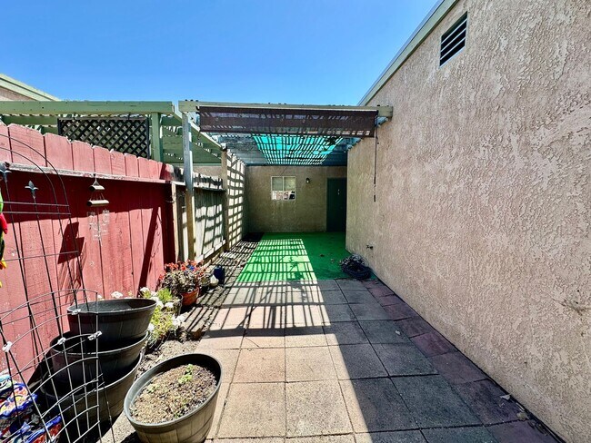 Building Photo - 2 BEDROOM 1 BATH HOME IN 55+ SENIOR COMMUNITY