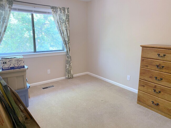 Building Photo - 56 Woodlake Dr