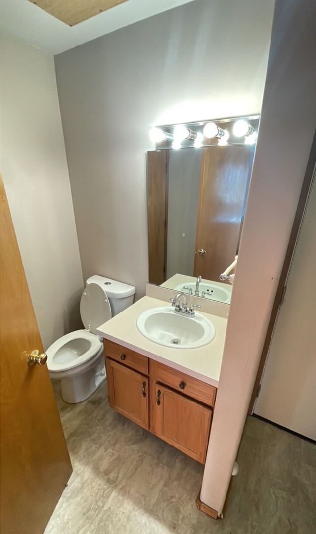 Building Photo - PRELEASING: 4 bdrm/1.5 bath house near WWU Park-N-Ride