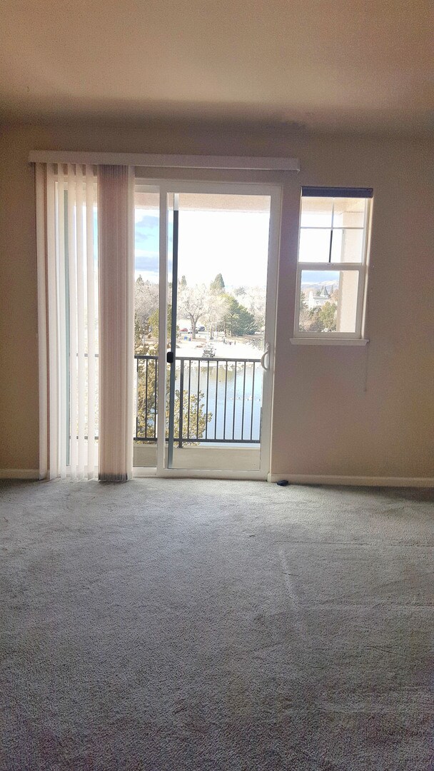 Building Photo - Gorgeous Town Home Across from Virginia Lake!