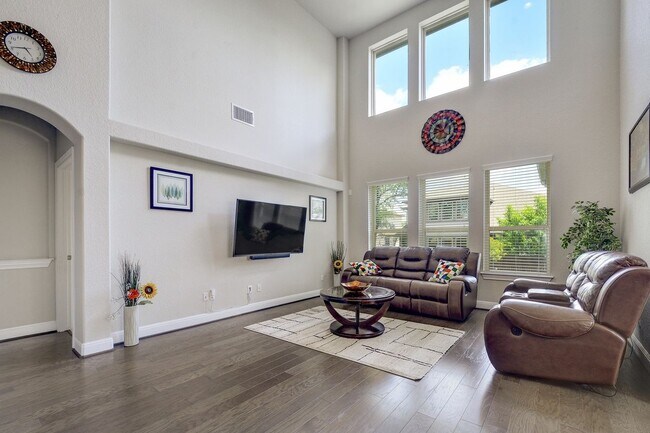 Building Photo - 5813 Viejo Dr