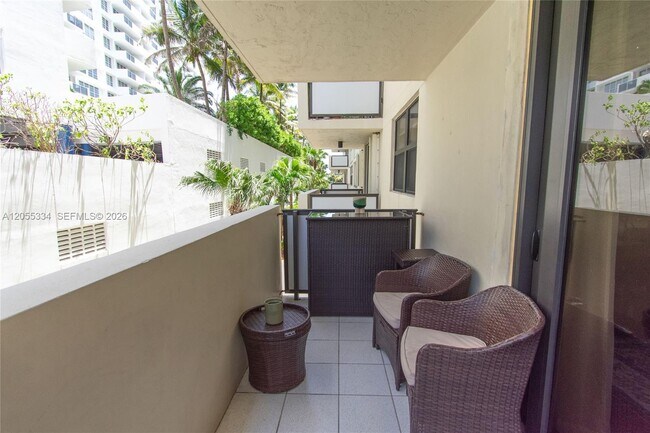 Building Photo - 1621 Collins Ave
