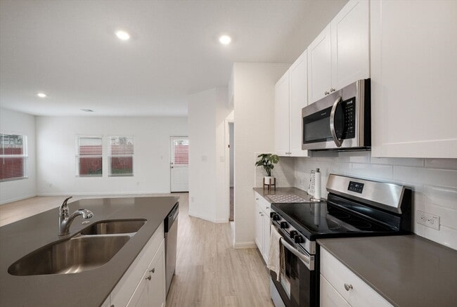 Building Photo - Move-In Ready Gem with Open Layout & Prime Location