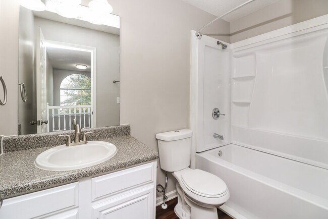 Building Photo - 665 Tomahawk Pl SW