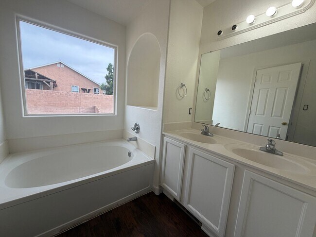 Building Photo - Chicoma Way 1832 NW