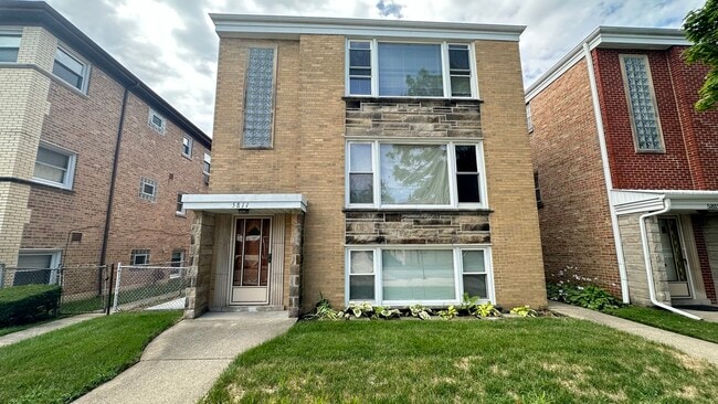 Primary Photo - 5811 W Lawrence Ave