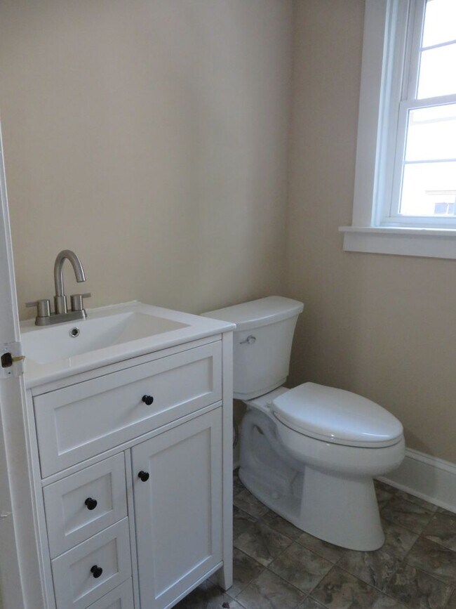 Building Photo - Newly renovated and updated home in Historic Petersburg.
