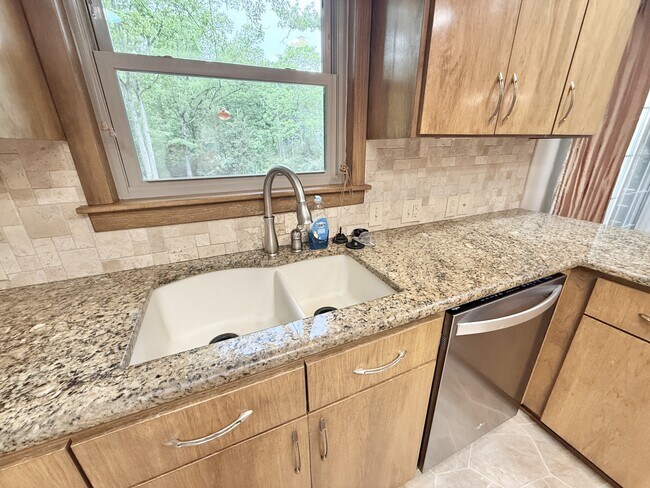 Building Photo - 102 Blueridge Pl