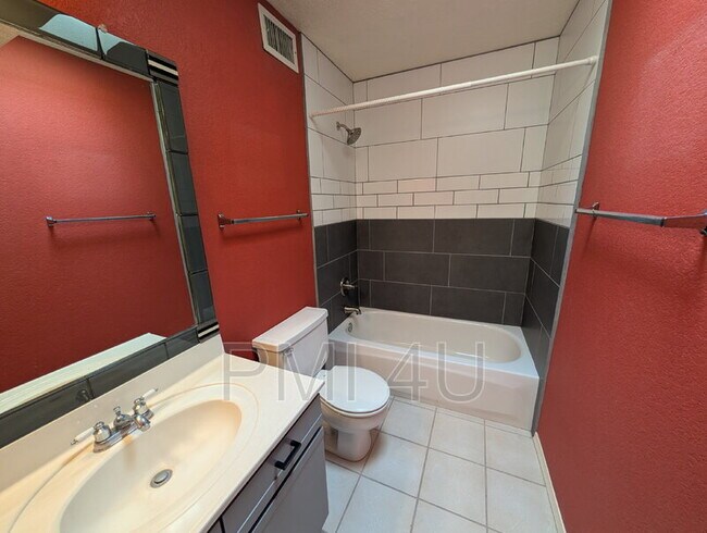 Building Photo - 1516 Rosemont Ave NW