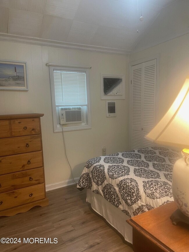 Building Photo - 605 Central Ave