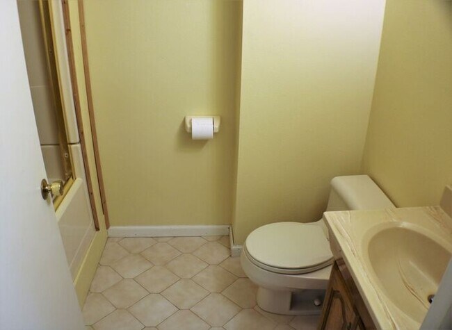 Building Photo - $2,350 | 3 Bedroom, 3 Bathroom House | No ...