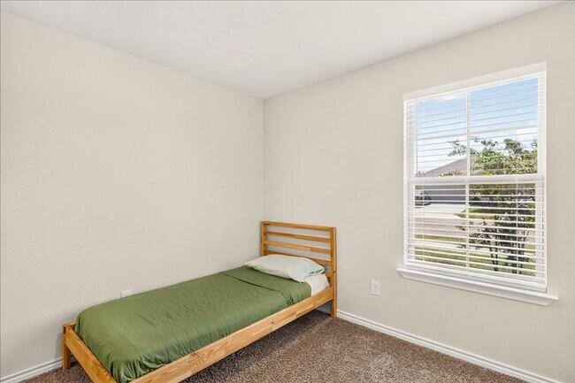 Building Photo - 3913 Targaryen Wy