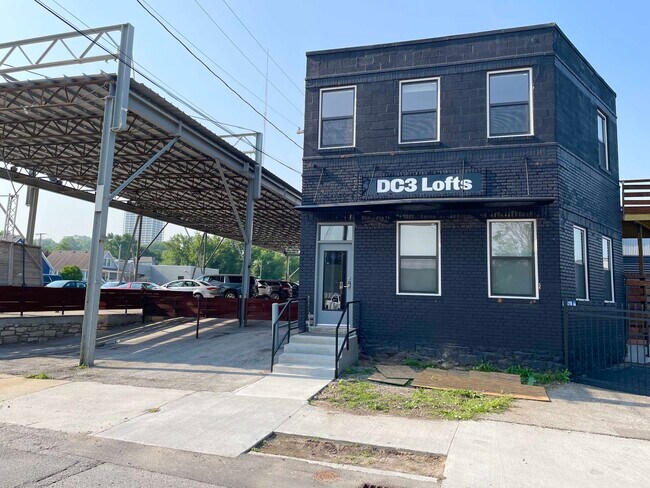 Building Photo - 1211 W 27th St