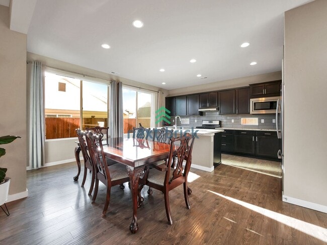 Building Photo - Gorgeous 3 Bed & 2.5 Bath Single Family House For Rent!