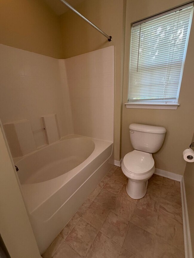 Building Photo - Upgraded 3 Bedroom Townhome North Chesterfield