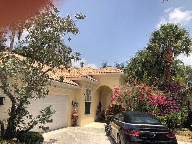 Building Photo - 4601 Hammock Cir