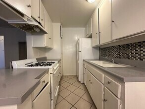 Building Photo - 21 Thornton Ave