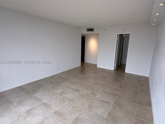 Building Photo - 4000 Towerside Terrace