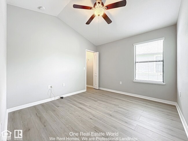 Building Photo - 5361 Windsor Lake Cir